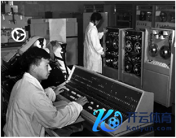     图/1973年试制见效的中国第一台每秒钟运算100万次的集成电路电子想象机